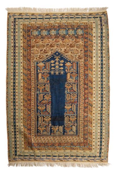 null Koula Mézerlik (TURQUIE), 3e tiers du XIXe siècle.

Très original tapis de prière,...