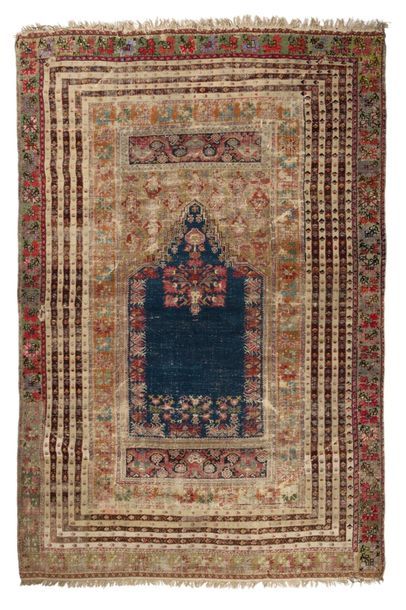 null Lot de 4 tapis :

- GHIORDÈS (Asie Mineure), fin du 19e siècle

Un mihrab fléché...