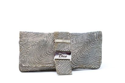 DIOR DIOR 

Pochette en satin beige perlé cristal façon baguette, édition limitée,...