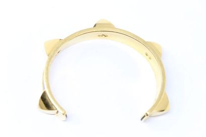 HERMES HERMES

Bracelet "Médor" jonc ouvert rigide en métal doré et cuir Couchevel...