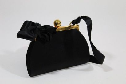 Yves Saint LAURENT YVES SAINT LAURENT Left Bank

Evening bag in black silk, pearl...