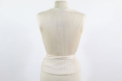 Yves Saint LAURENT YVES SAINT LAURENT Haute couture 

Ecru top in a pleated roll-up...