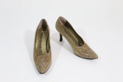 Yves Saint LAURENT YVES SAINT LAURENT 

Pair of exotic leather pumps. 

Size: 7.5...