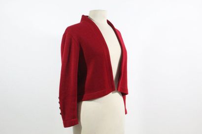 Yves Saint LAURENT YVES SAINT LAURENT Left Bank

Red lambswool jacket with shawl...
