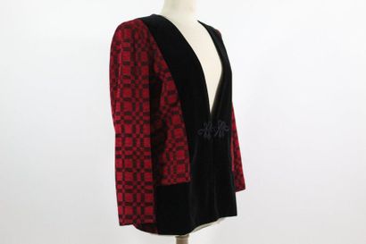 Yves Saint LAURENT YVES SAINT LAURENT Change

Black and red jacket with geometric...