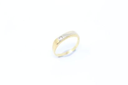 null Bague en or jaune 18k (750) ornée d'un petit brillant.

Tour de doigt : 58.5...