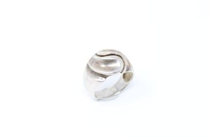 null Moving silver ring.

Finger size: 62 - Weight: 7.30 g