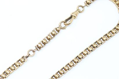 null Vest chain in 18K (750) yellow gold with stylized Venetian stitches.

Length...