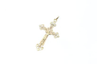 null Pendant crucifix in 18k (750) yellow gold, the branches ending in openwork palmettes.

Weight...