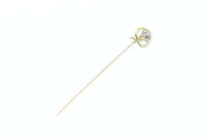 null Tie pin in 18k (750) yellow gold with a three-leaf clover with brilliant-cut...