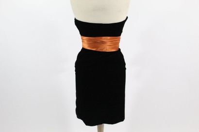 Yves Saint LAURENT YVES SAINT LAURENT Haute couture Hiver 1983

Robe bustier courte...