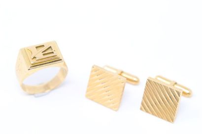 null Set consisting of a pair of 18k (750) yellow gold cufflinks and a 18k (750)...