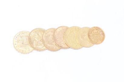 null Lot de pièces en or comprenant : 

- 5 francs Napoléon III tête laurée (1864BB)

-...