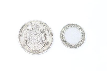 null Pièce en argent de 5 francs Napoléon III tête laurée (1868 A). 

B à TB.

On...