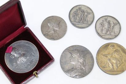 null Set of five silver medals:

ap. O. Roty French Republic - Ministry of the Interior,...