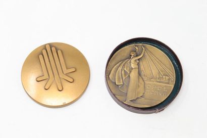 null Médaille en bronze d'ap. Dammann pour le 25e anniversaire de la Compagnie d'électricité(1907-1932)

Avers...