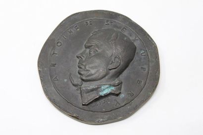 null SAINT EXUPERY Antoine (de) (1900-1944)

Médaille en bronze 

Avers : buste de...