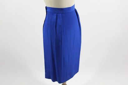 Yves Saint LAURENT YVES SAINT LAURENT Change

Fluid blue majorelle wrap skirt with...