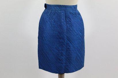 Yves Saint LAURENT YVES SAINT LAURENT Left Bank

Skirt with blue relief embellished...