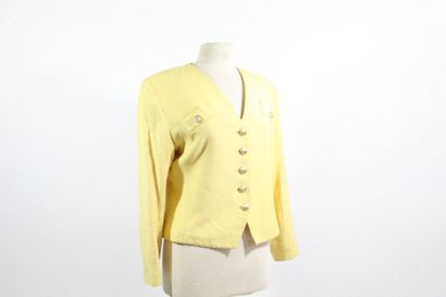 Yves Saint LAURENT YVES SAINT LAURENT Variation

Veste de tailleur jaune pâle à boutons...