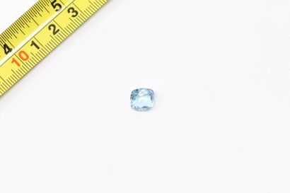 null Faceted aquamarine on paper. 

Weight: approx. 4.15 cts. 