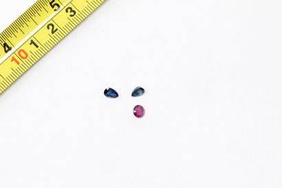 null Set of two pear sapphires and a round ruby on paper. 

Weight: approx. 1.70...