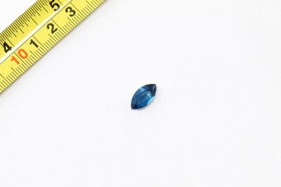 null Blue topaz shuttle.

Probably Brazil. 

Weight: approx. 3.55 cts.

It comes...