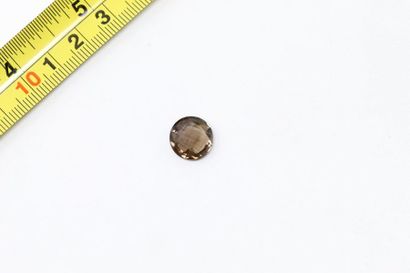 null Round faceted smoky quartz. 

Probably Brazil.

Weight: approx. 4.55 cts. 

A...