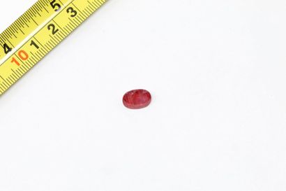 null Oval orange sapphire.



Weight: approx. 4.15 cts. 

A metal frame is attached....