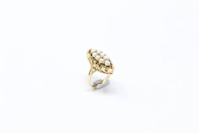 null 18k (750) yellow gold navette openwork ring set with a green stone cabochon...