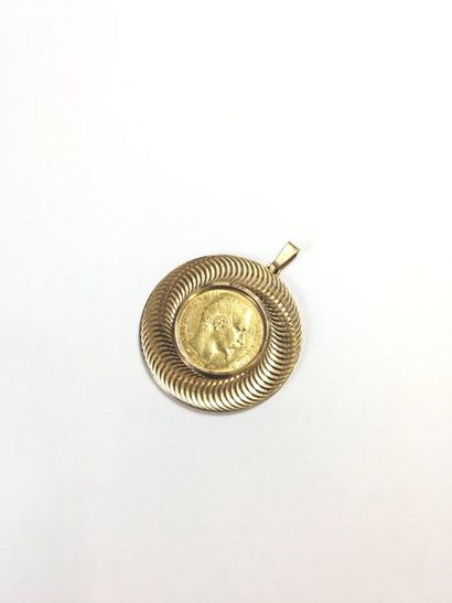 null Pendentif en or jaune 18k (750) orné d'une pièce en or de 20 francs Napoléon...