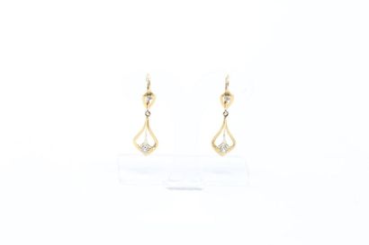 null Pair of 18k (750) yellow gold earrings with white stones. 

Gross weight: 2.93...