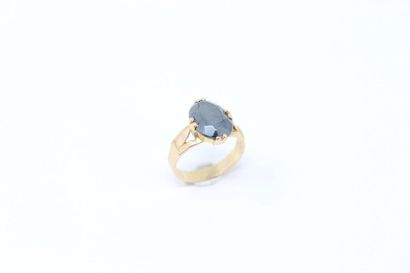 null 18k (750) yellow gold ring with a black brilliant stone. 

Finger size : 51.5...