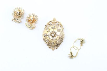 null Half set including a pair of yellow gold ear clips with pearls and a pendant...
