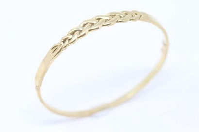 null Rigid bracelet in 18k (750) yellow gold with braided decoration.

Diameter :...