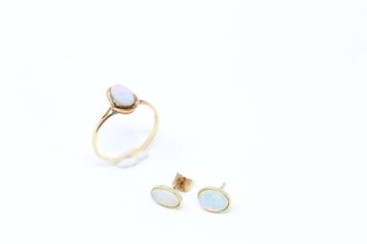 null 14k (585) gold half-piece consisting of a ring and a pair of ear studs set with...