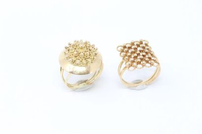 null Set of two 14k (585) yellow gold rings, one with granulated decoration, the...