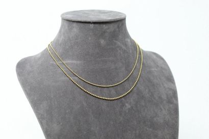 null Set of two 18K (750) yellow gold necklaces with ball link.

Neck size: 40.5...