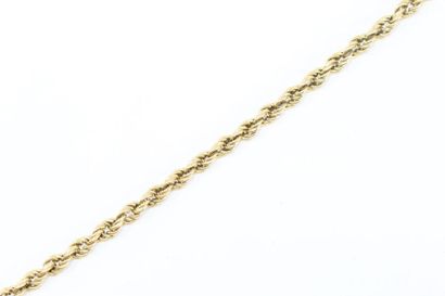 null Twisted bracelet in 18k (750) yellow gold.

Wrist circumference: 20 cm. - Weight...