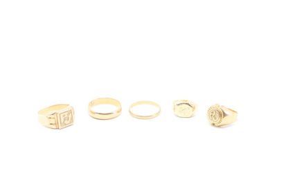 null Lot of 18k (750) yellow gold with three numbered signet rings and two wedding...