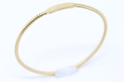 null Rigid twisted 18k (750) yellow gold bracelet inscribed "FRANCOISE".
Diameter:...