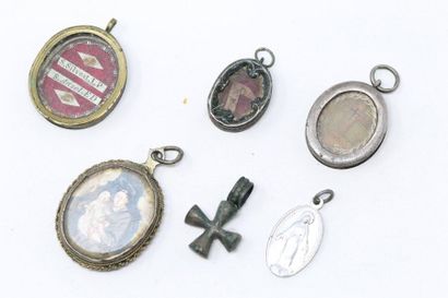 null Set of antique metal pendants, some of them souvenir holders, another one decorated...