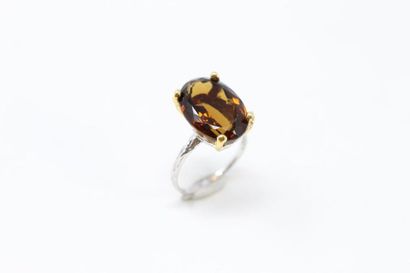 null Silver and vermeil ring decorated with an oval citrine. 

Finger size : 59 -...