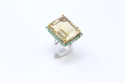 null Silver and vermeil ring set with a rectangular citrine with cut sides in a round...