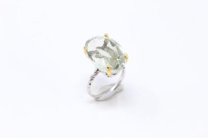 null Silver and vermeil ring set with a faceted oval quartz. 

Finger size : 55.5...