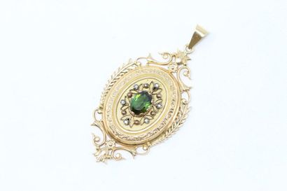 null 18k (750) yellow gold openwork pendant with scroll and leaf garland decoration...