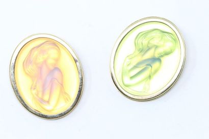 LALIQUE FRANCE LALIQUE France 

Set of two oval pressed molded glass brooches depicting...