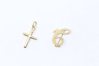 null Brooch featuring the letter C and a small cross in 18k (750) yellow gold.

Weight:...