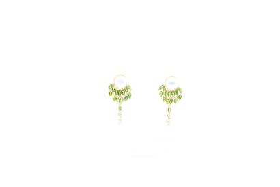 null Pair of earrings each decorated with a round bead and a drop and a shuttle chrome...