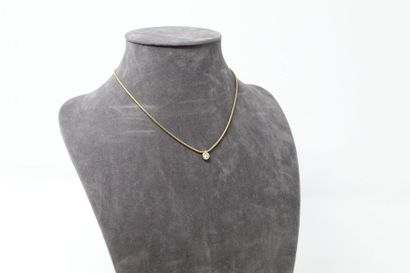 null 18k (750) yellow gold serpentine necklace with a sliding pendant set with a...